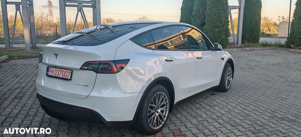 Tesla Model Y Long Range Dual Motor AWD - 5