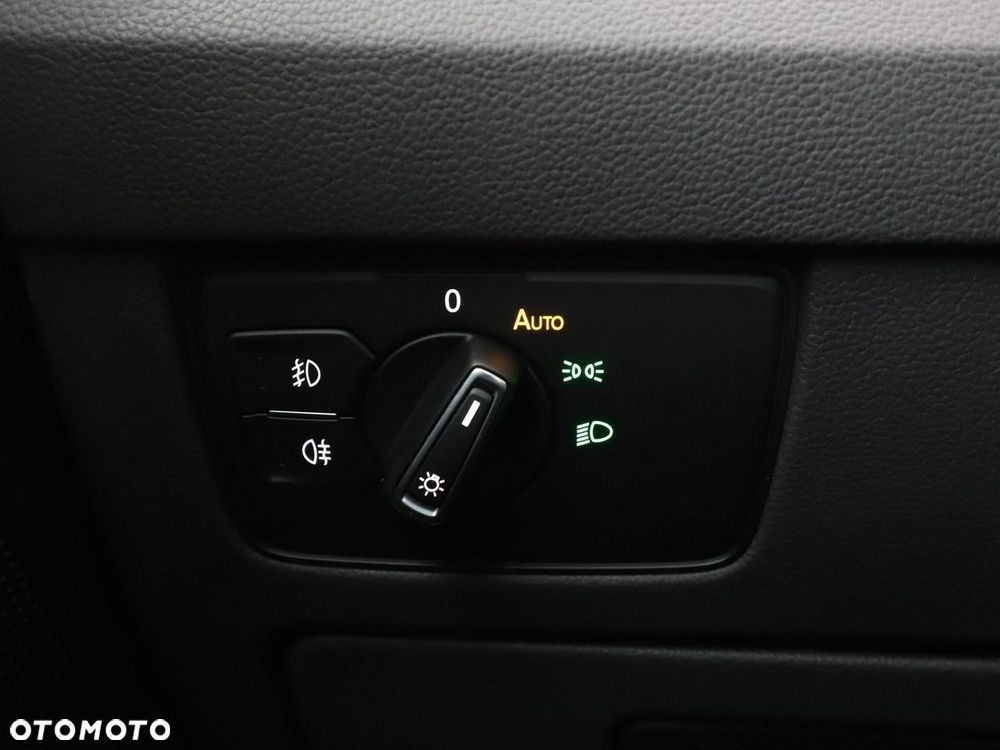 Volkswagen Passat Variant 2.0 TDI (BlueMotion Technology) Highline - 35