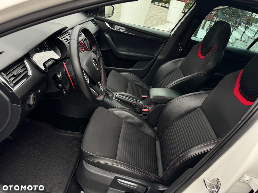 Skoda Octavia Combi 2.0 TDI DSG RS First Edition - 30