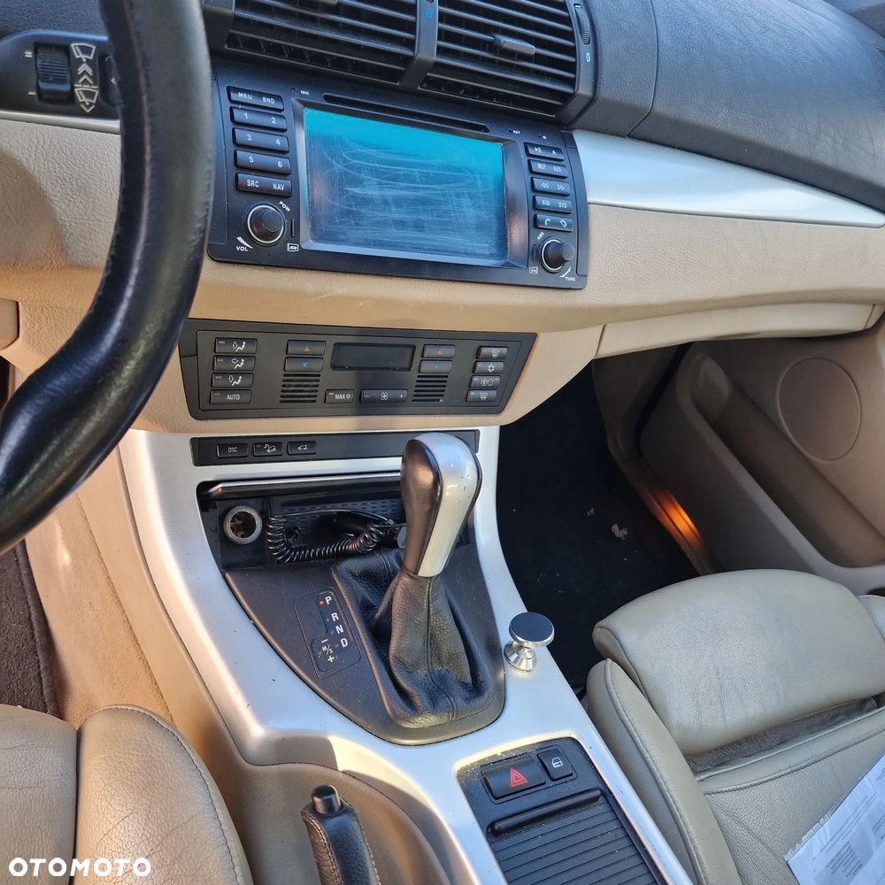 BMW X5 4.4i - 10