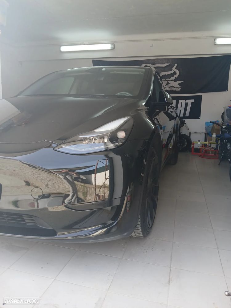 Tesla Model Y Standard RWD - 1