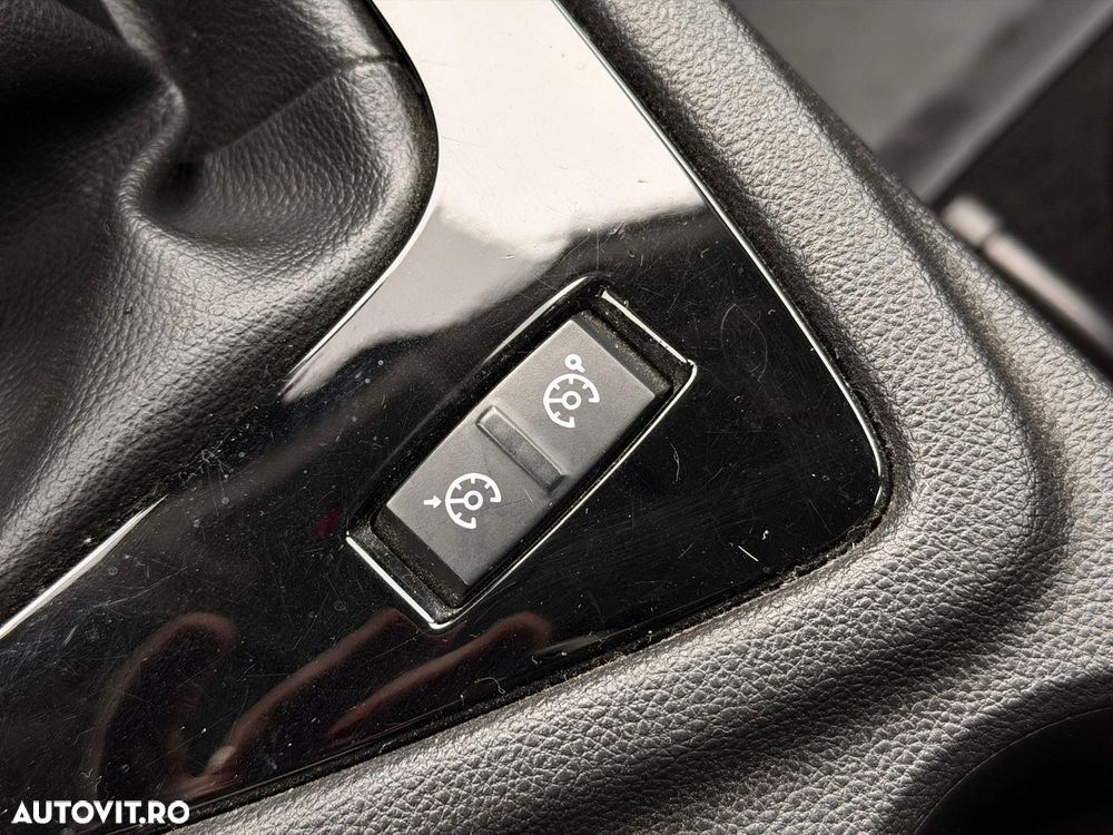 Renault Megane TCe Business - 24