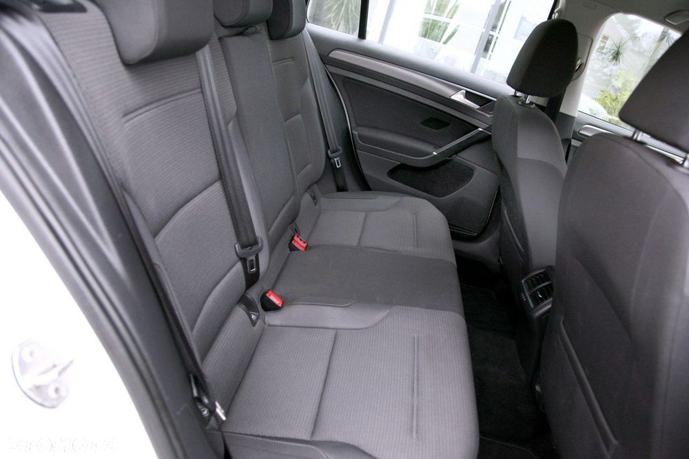 Volkswagen Golf - 18