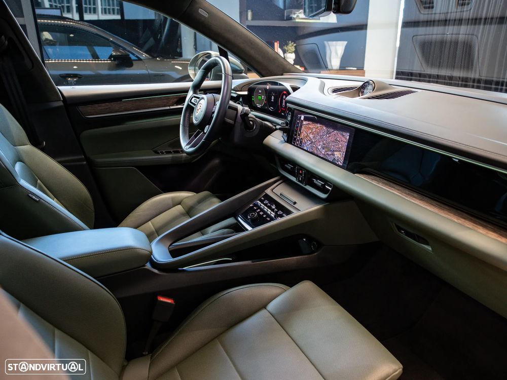 Porsche Macan Electric 4 - 47