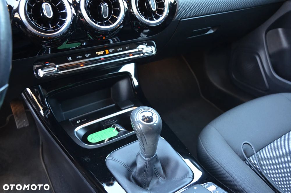 Mercedes-Benz CLA 180 d - 28