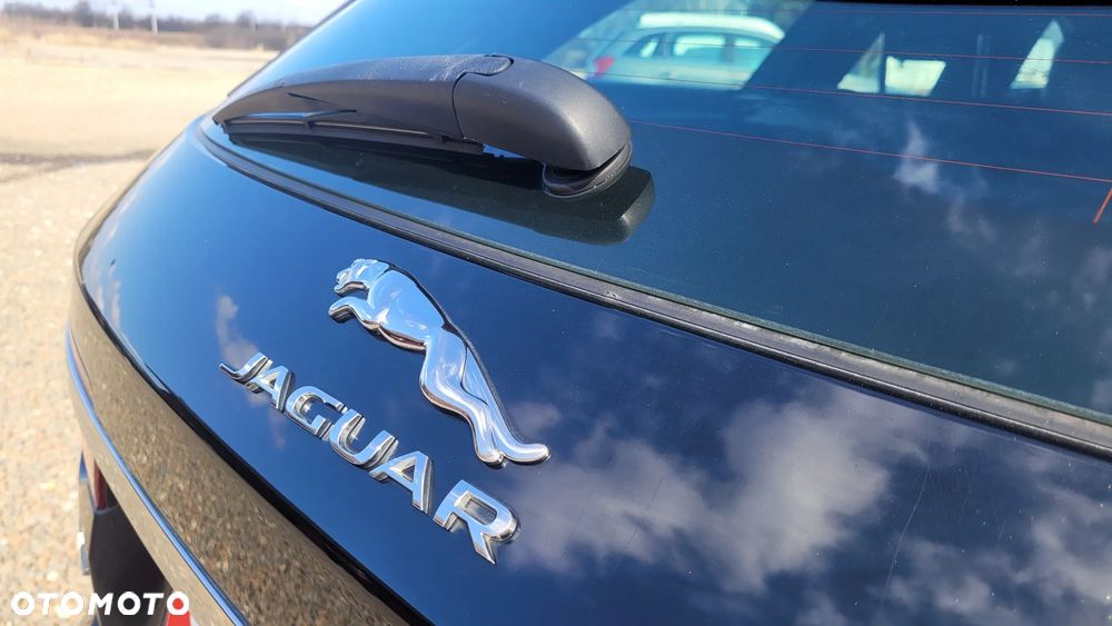 Jaguar XF 20d Portfolio - 21