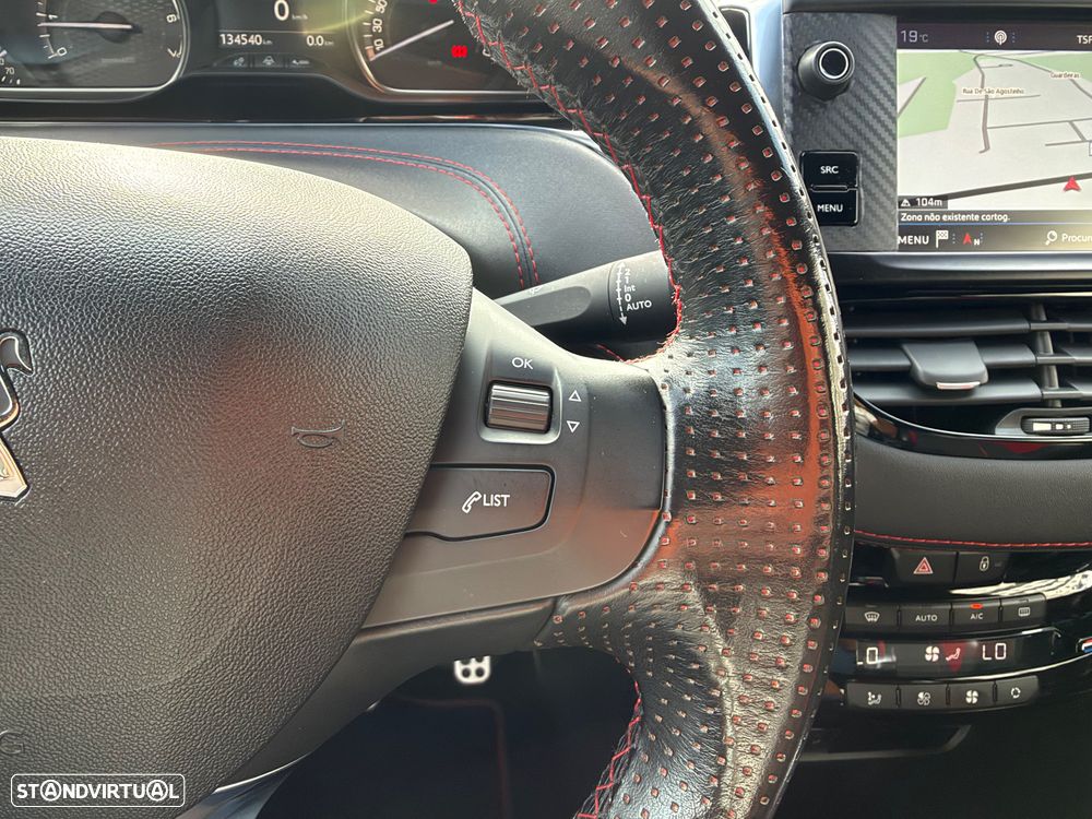 Peugeot 208 1.6 e-THP GTi by Sport - 33