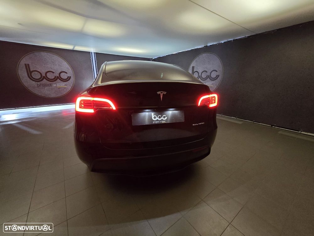 Tesla Model Y Long Range Dual Motor AWD - 16