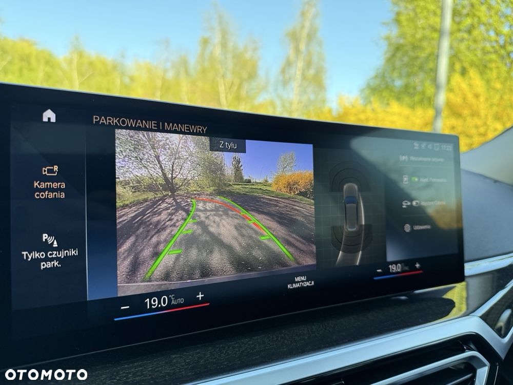 BMW Seria 3 320d xDrive - 29