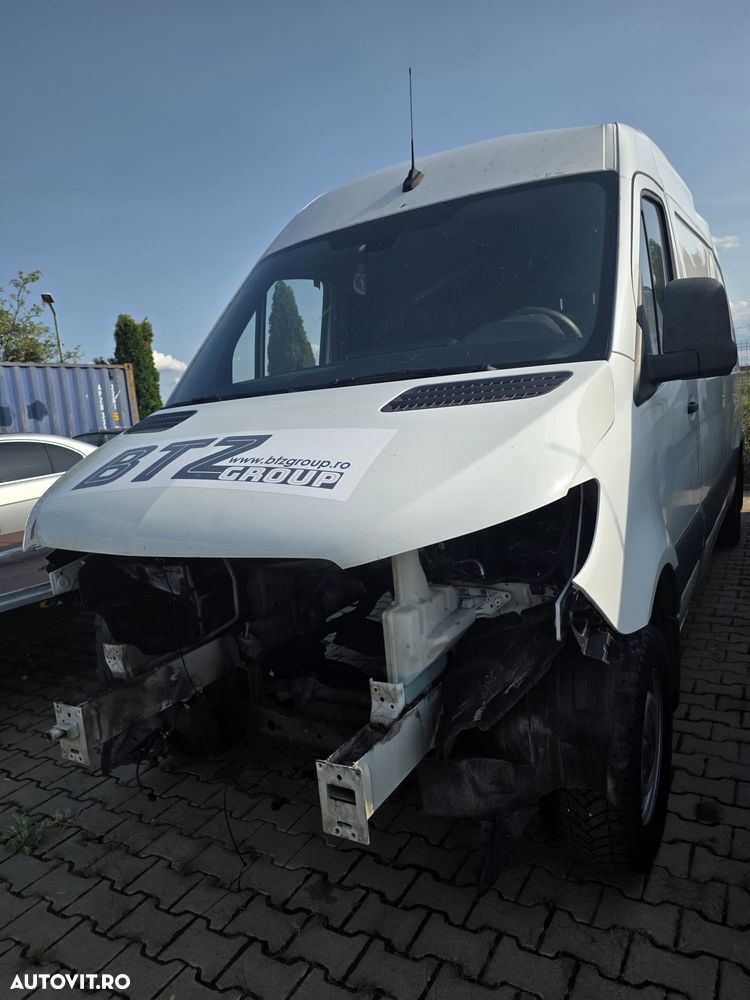 Mercedes-Benz Sprinter - 2