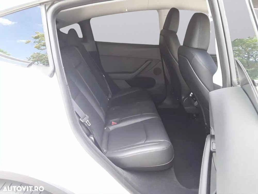Tesla Model Y - 7