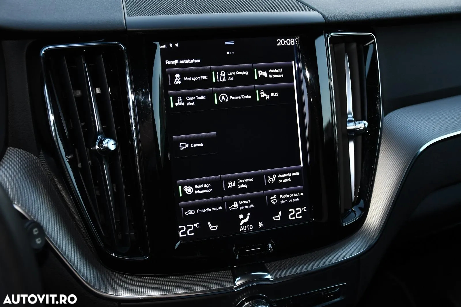 Volvo XC 60 B4 MHEV AT AWD Plus Dark - 26