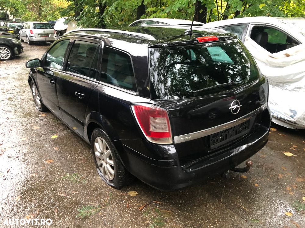 Dezmembrez Opel Astra H break negru 1,7 CDTI 2006 Z 20R - 3