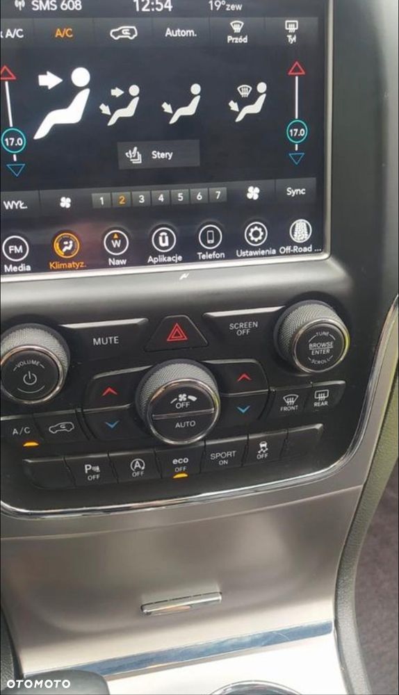 Jeep Grand Cherokee - 12