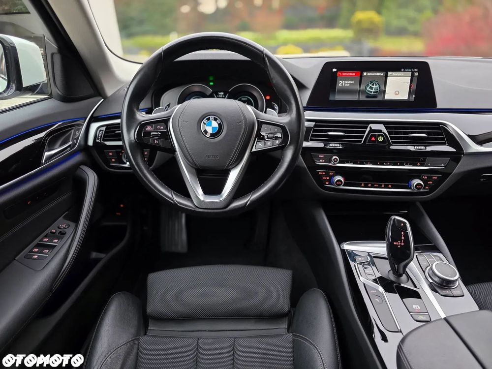 BMW Seria 5 530e iPerformance xDrive Sport Line sport - 25