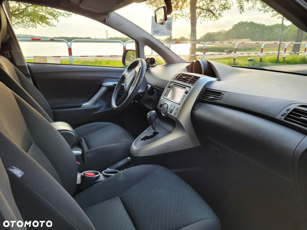 Toyota Verso 1.8 Premium MS - 11