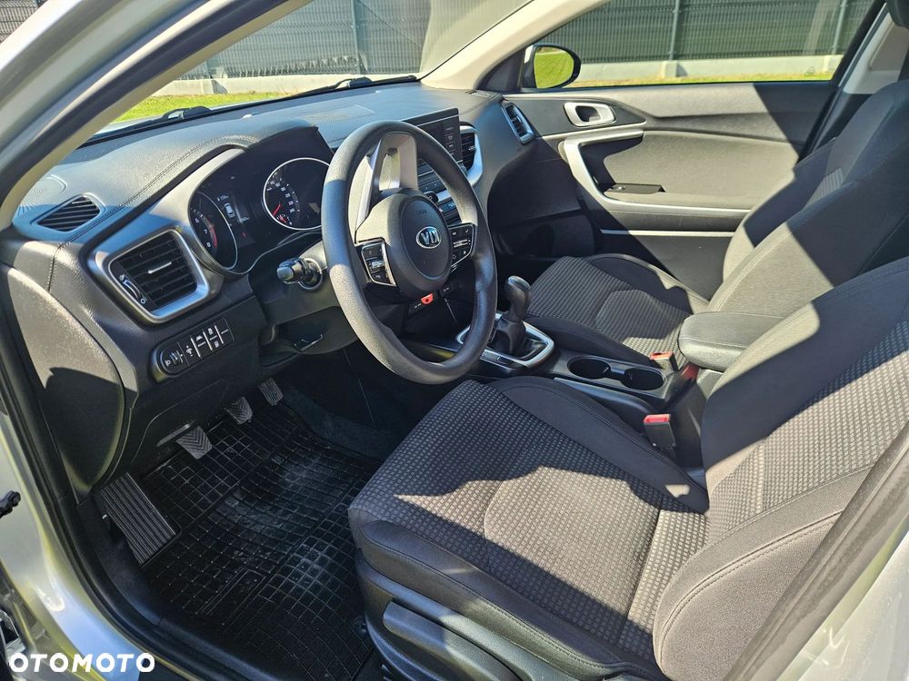 Kia Ceed - 11