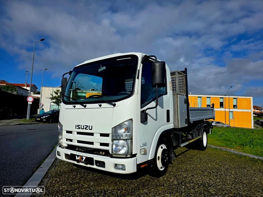 Isuzu NLR Basculante - 2