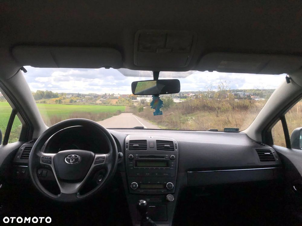 Toyota Avensis - 8
