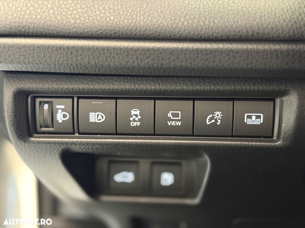 Toyota Camry 2.5 HEV Luxury - 16