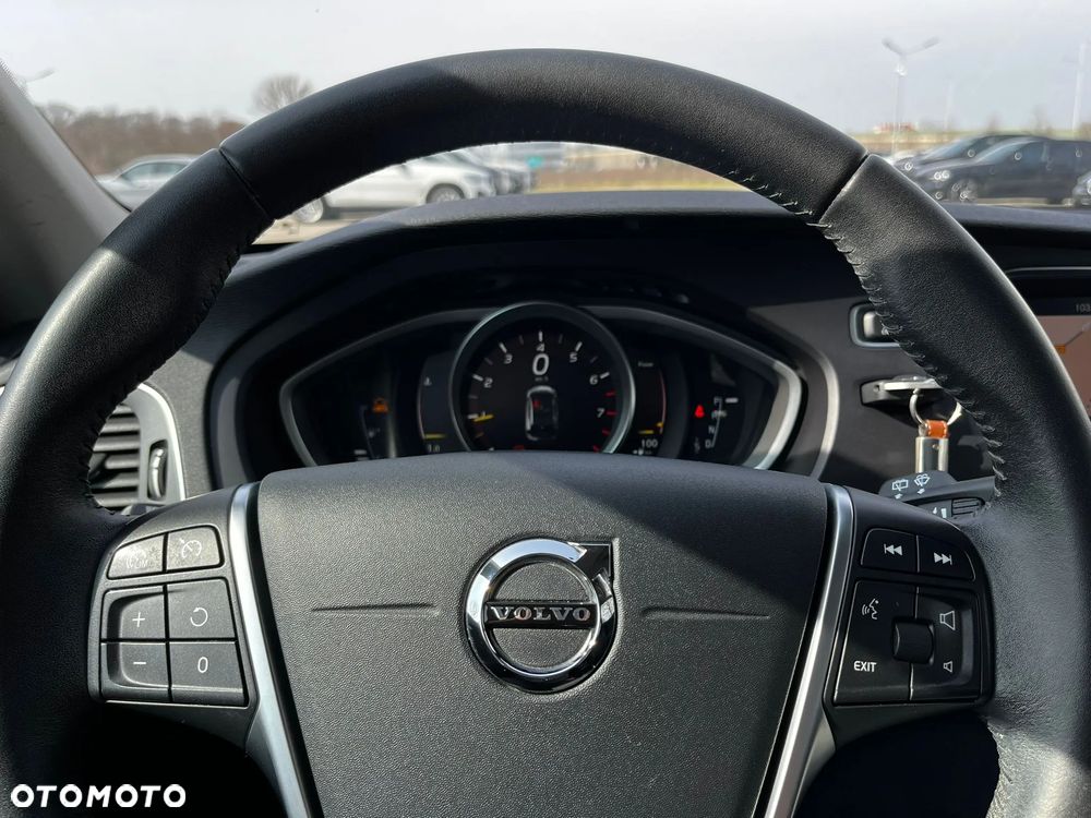 Volvo V40 T4 Drive-E Momentum - 17
