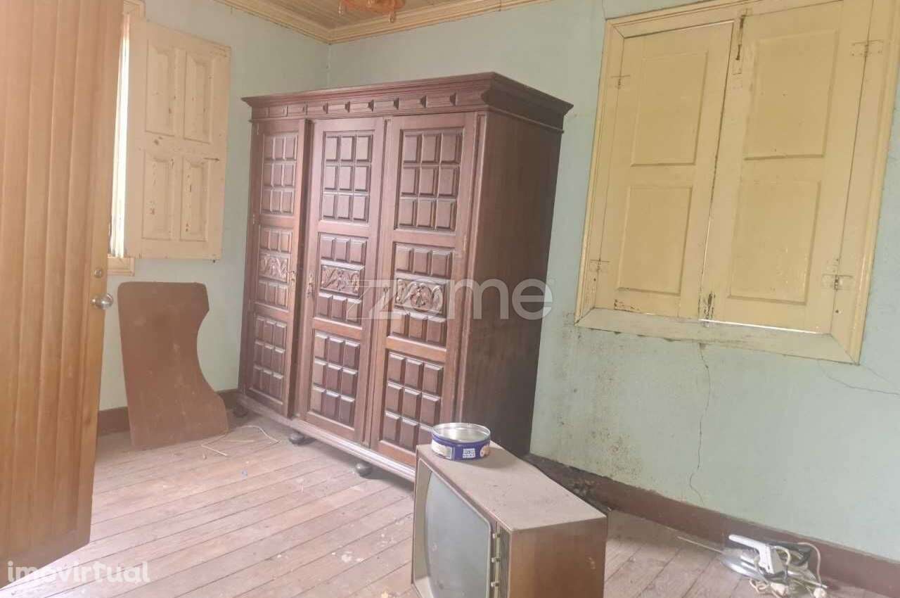 Prédio para reabilitar no centro da cidade - Grande imagem: 2/12