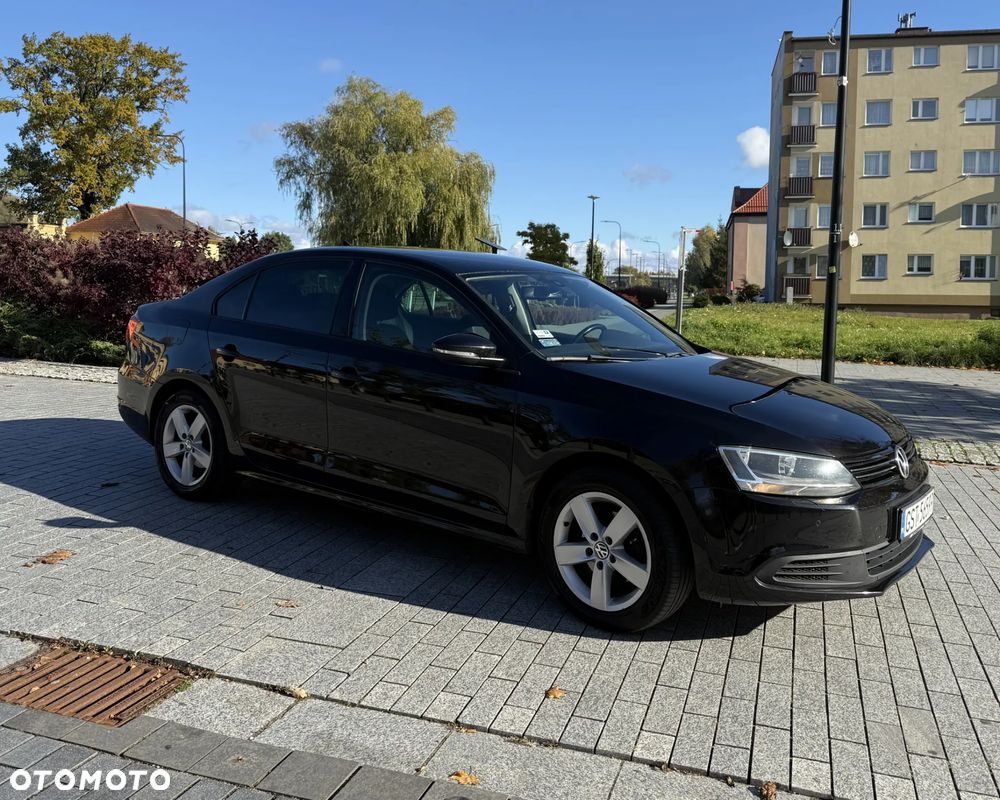 Volkswagen Jetta 1.2 TSI Match - 1