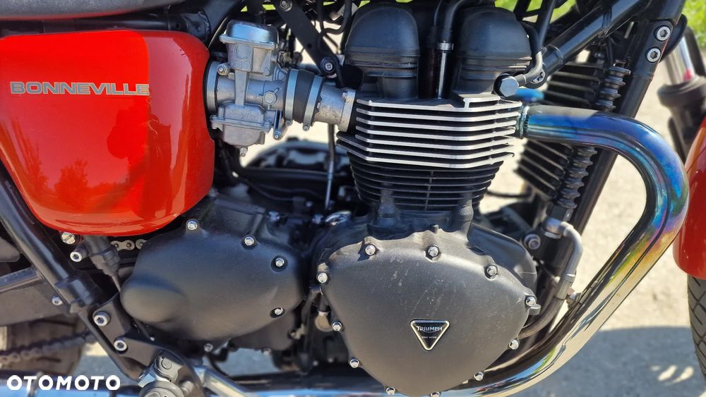 Triumph Bonneville - 6