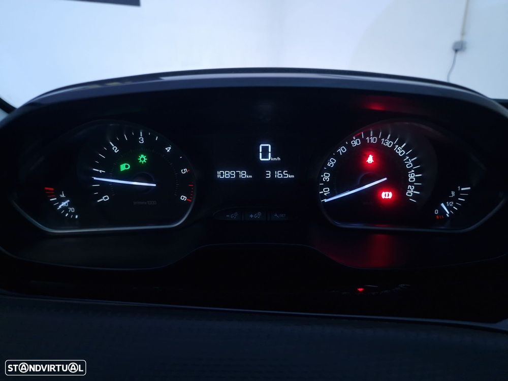 Peugeot 2008 1.6 BlueHDi Style - 27