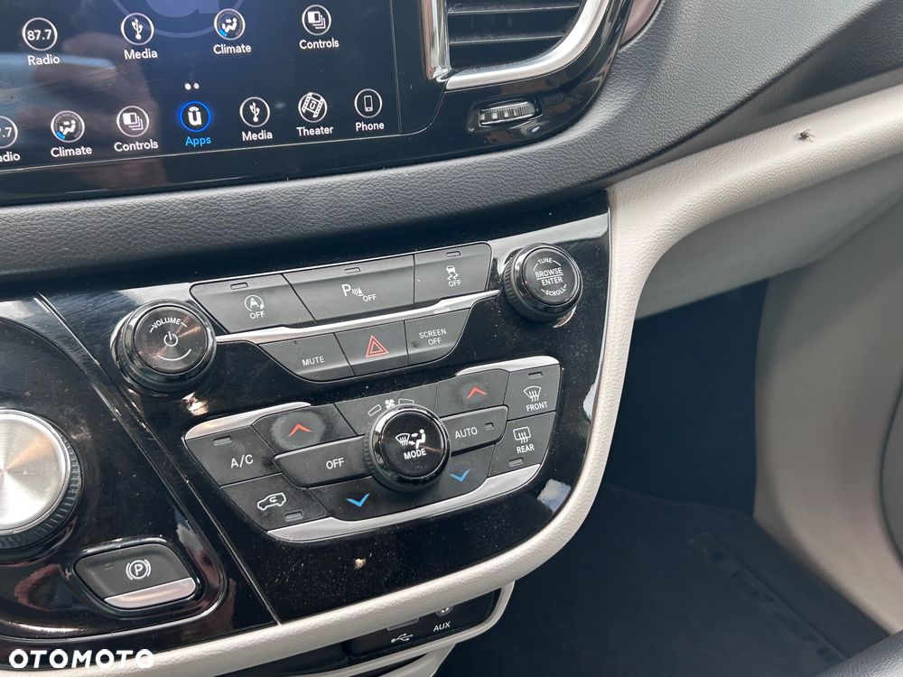Chrysler Pacifica - 20