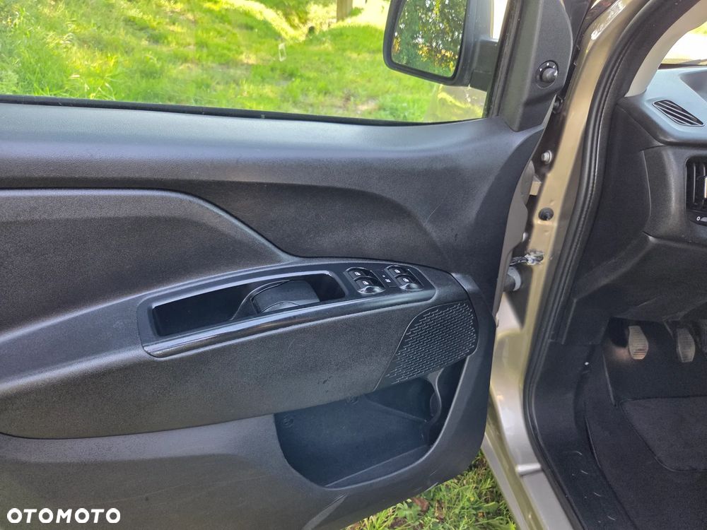 Fiat Doblo 1.4 16V Active - 12