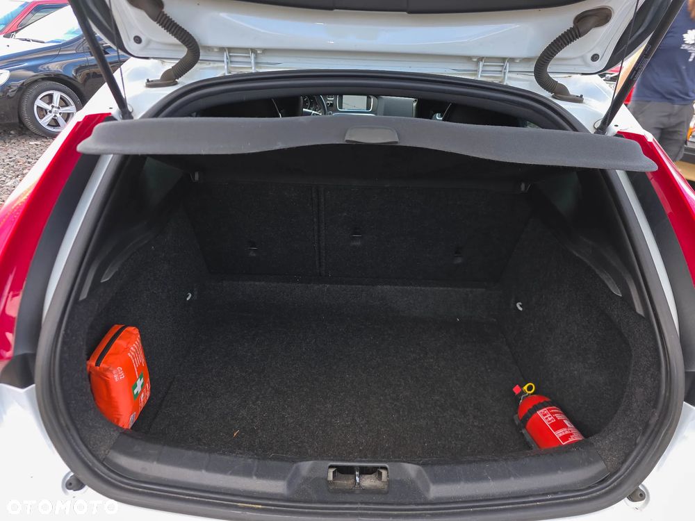 Volvo V40 D3 Geartronic R Design - 15