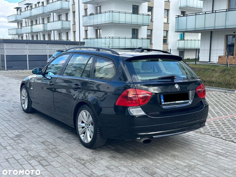 BMW Seria 3 318i Touring - 4
