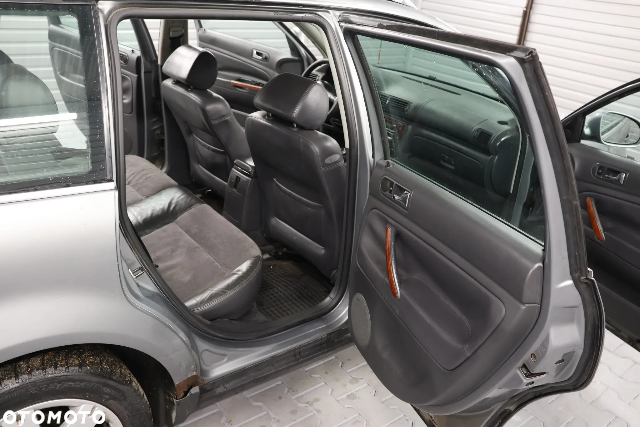 Volkswagen Passat 1.9 TDI Comfortline - 12