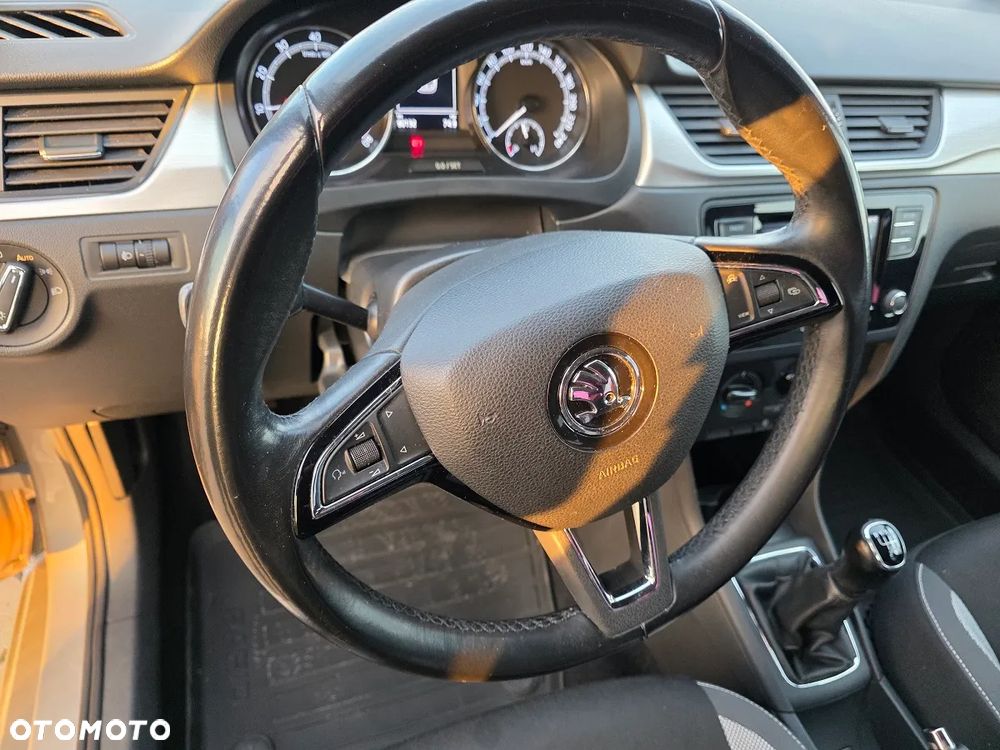 Skoda RAPID Spb 1.0 TSI Style - 17