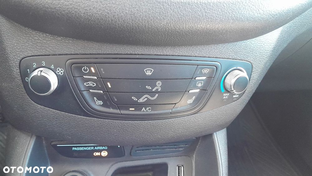 Ford Transit Courier - 15