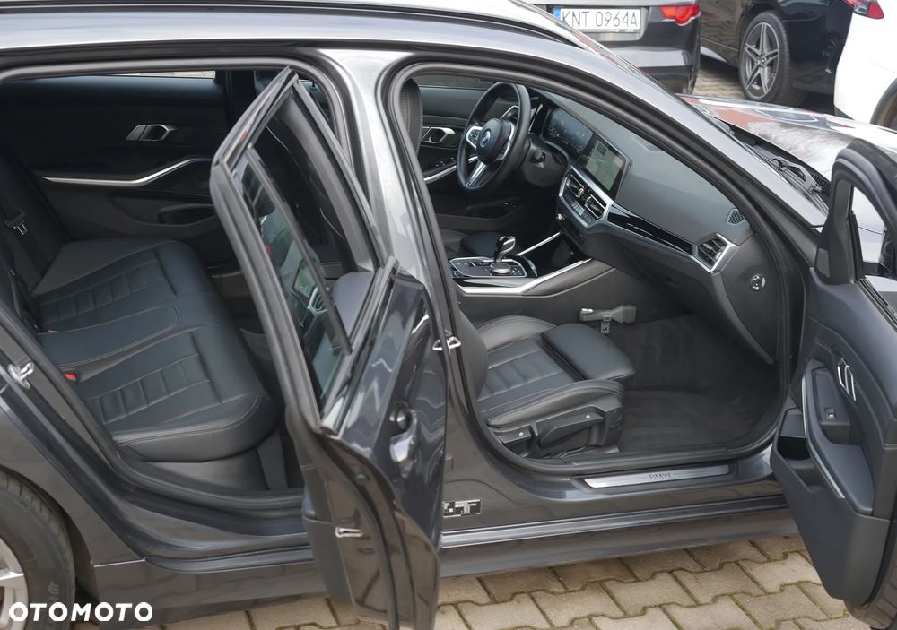 BMW Seria 3 330e Sport Line - 22