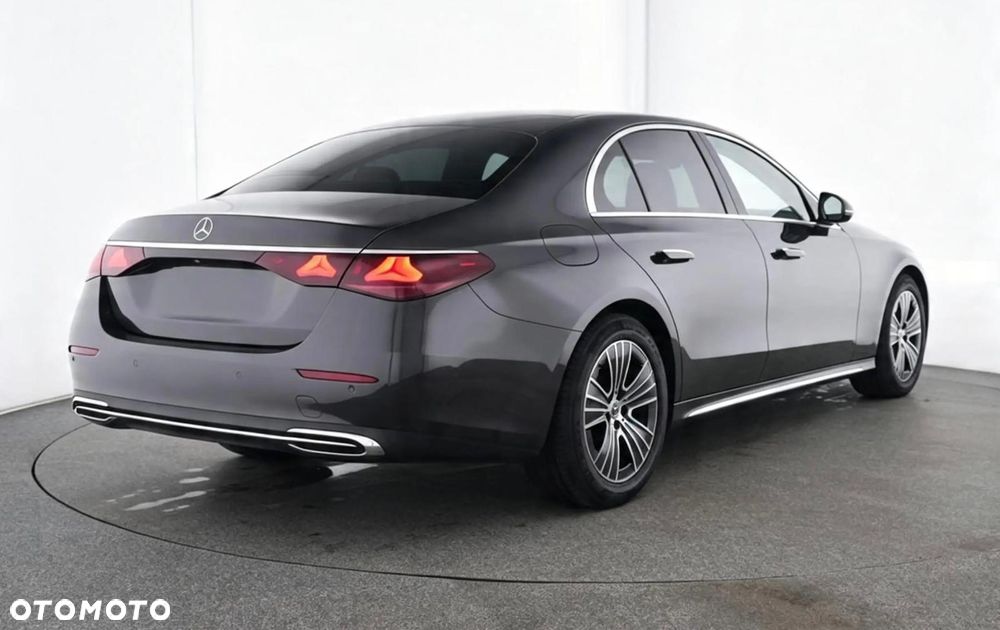 Mercedes-Benz Klasa E 220 d mHEV 4-Matic Exclusive 9G-Tronic - 2