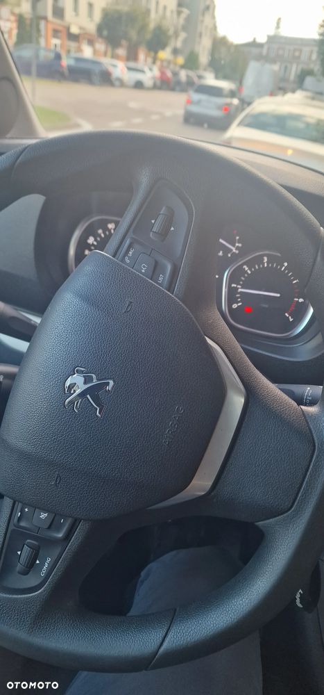 Peugeot Traveller 2.0 BlueHDi Compact Active - 10