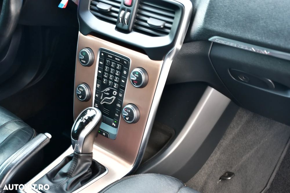 Volvo V40 D3 Geartronic Summum - 21