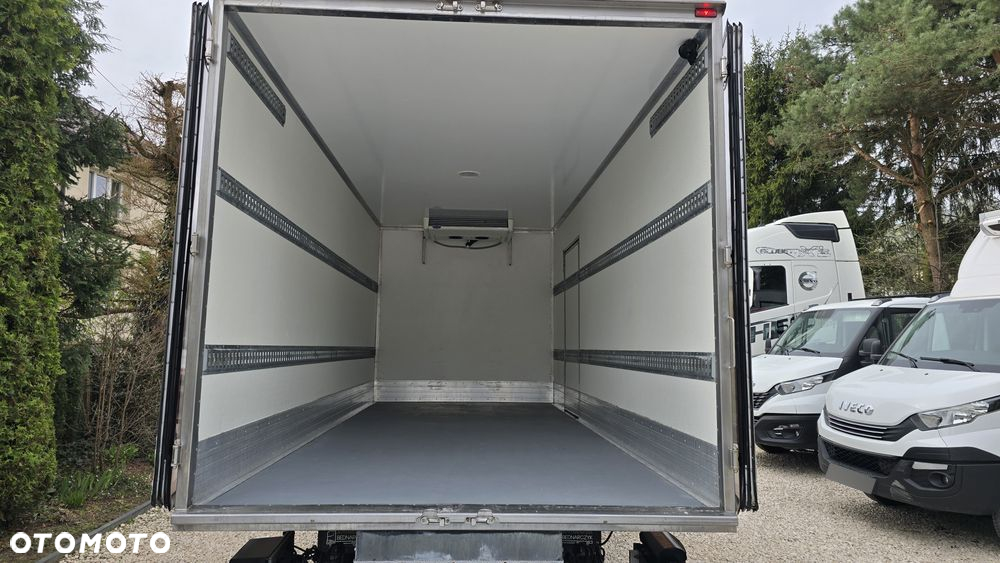 Iveco IVECO DAILY 3.0 180KM 50C18 ❗❗ ZABUDOWA IZOTERMA 12 EP / CARRIER XARIOS 500 / MROŹNIA -25 +25 GRZANIE / ZASILANIE ZEWNETRZNE /  NOWE OPONY / WINDA DHOLLANDIA 1000KG / NAVI + KAMERA COFANIA / RADAR / CHŁODNIA / SERWIS ASO / 50c15 50c18 35c18 72c18❗❗ JAK NOWY❗❗ - 32