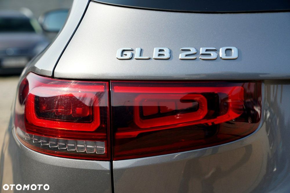 Mercedes-Benz GLB 250 4Matic 8G-DCT AMG Line Advanced Plus - 12