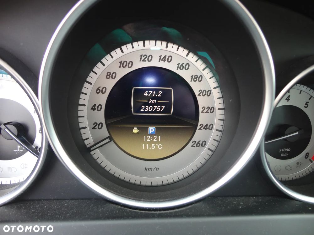 Mercedes-Benz Klasa C 180 BlueEFFICIENCY Avantgarde - 17