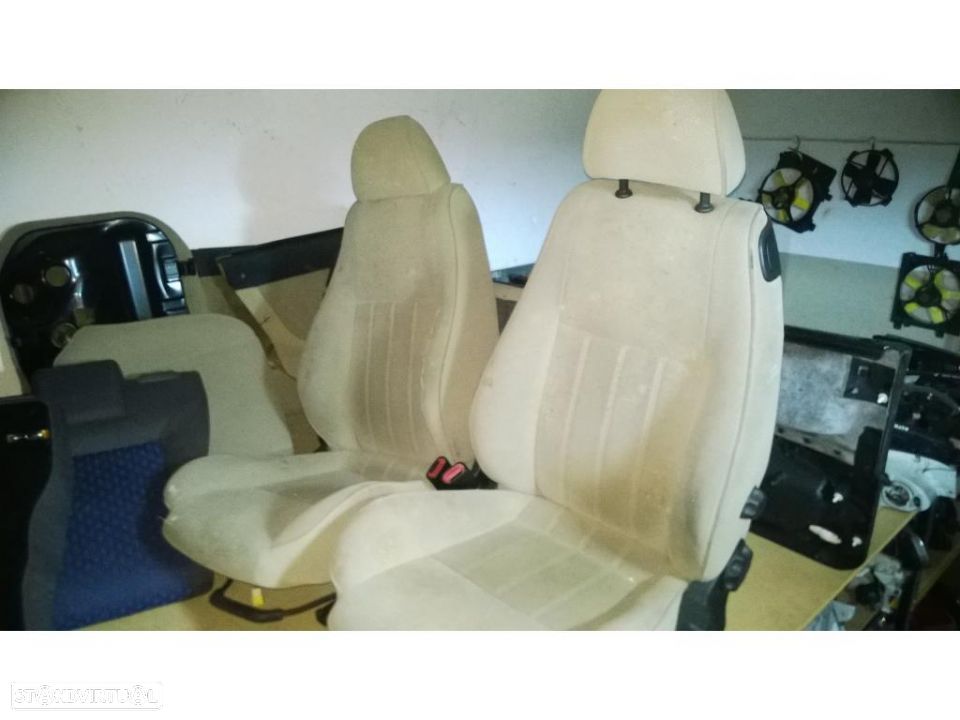 Jogo Bancos Alfa 147 3 portas - 1
