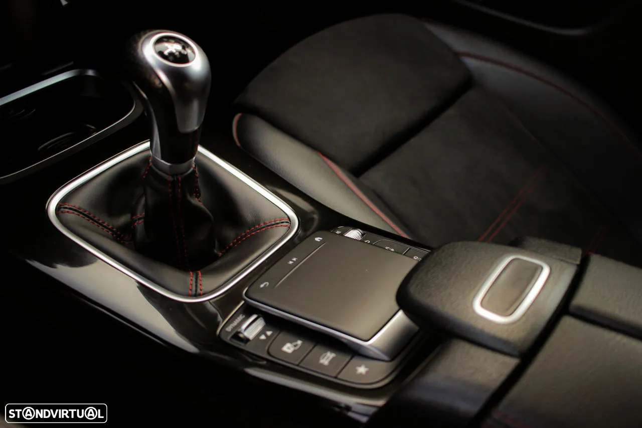 Mercedes-Benz CLA 200 Shooting Brake AMG Line - 19