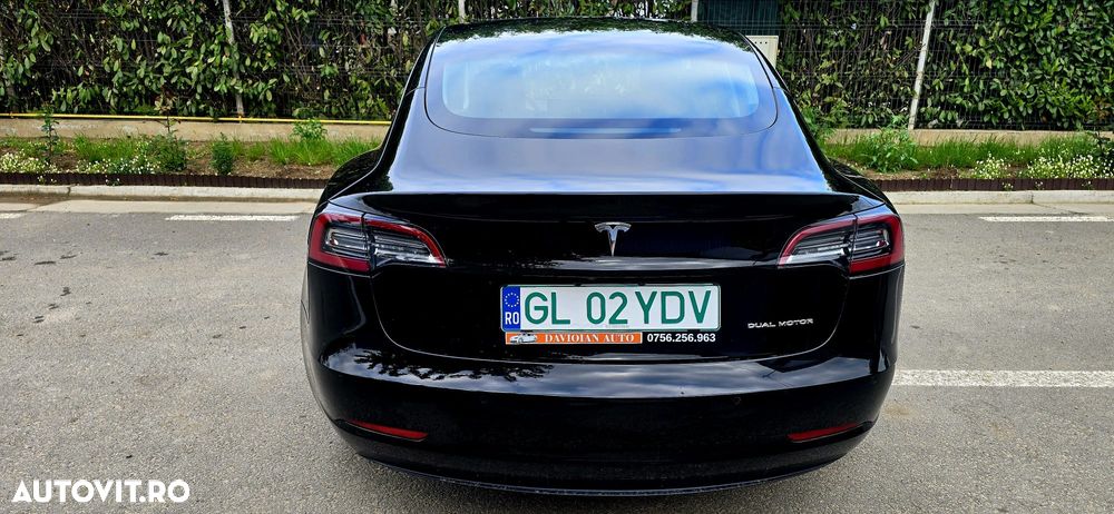 Tesla Model 3 - 5