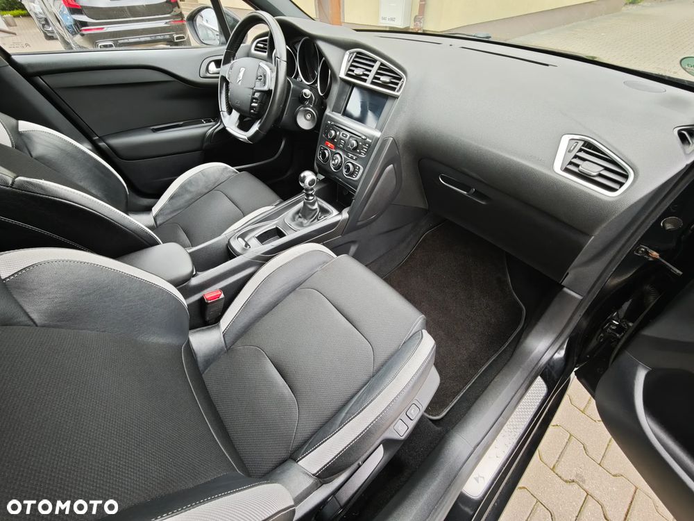 Citroën DS4 e-HDi 110 SoChic - 29