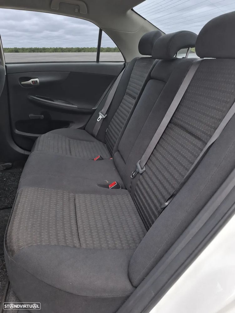 Toyota Corolla 1.4 D-4D Premium Plus - 17