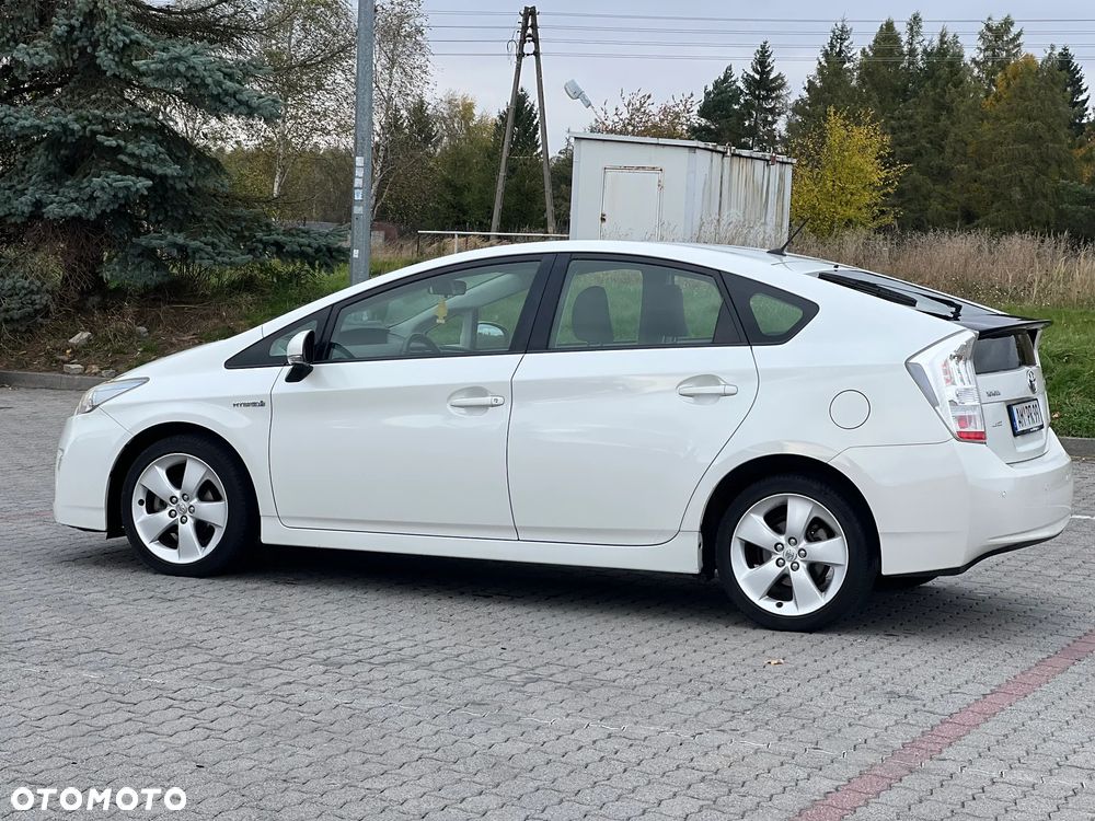 Toyota Prius (Hybrid) Executive - 4