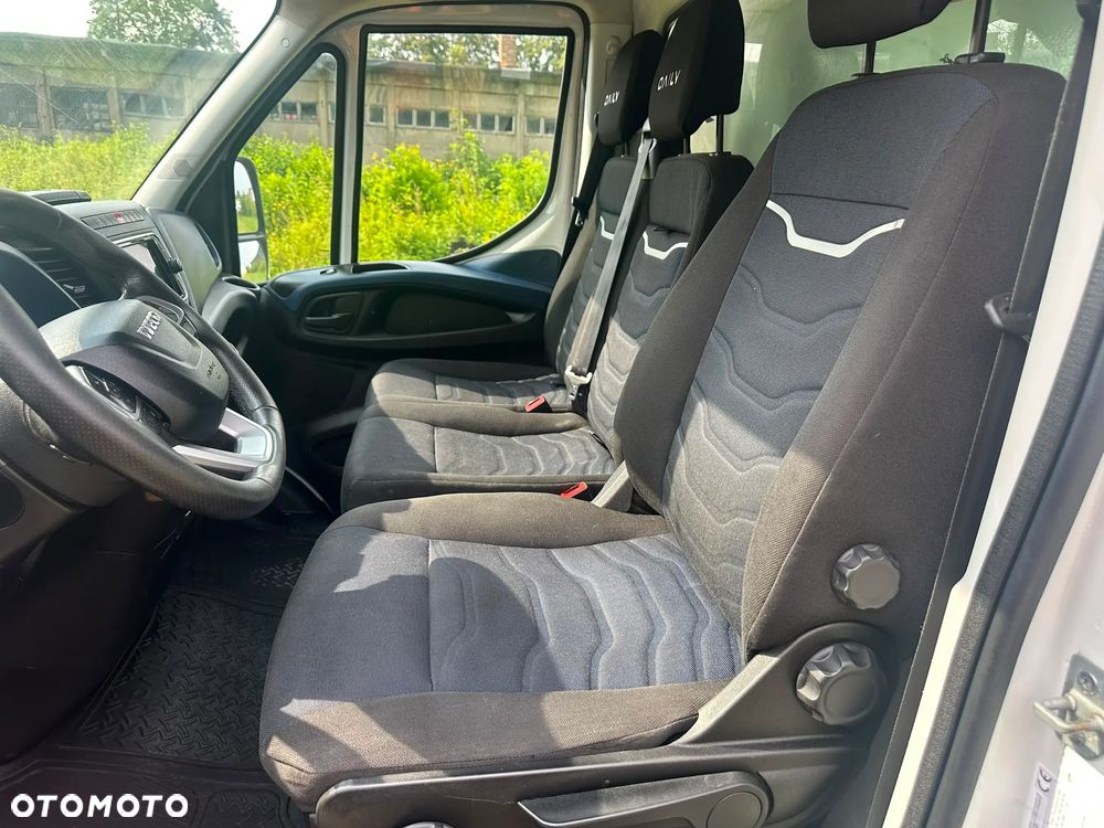 Iveco Daily 35-160 KONTENER+WINDA (udźwig 750kg) 2.3 diesel 156 kM automat 2021 DRZWI W KONTENERZE Z OBU STRON, WEBASTO, KAMERA COFANIA, GOTOWY DO PRACY! - 35